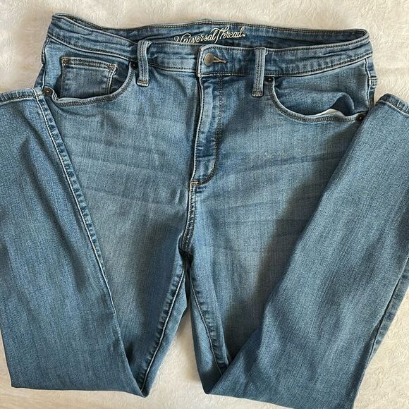 Universal Threads Blue High Rise Skinny Fit Jeans Stretch Size 14/32R - Picture 1 of 11
